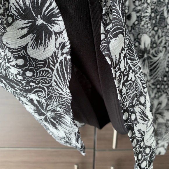 American Eagle V-neck Flowy Dress - Picture 3 of 4